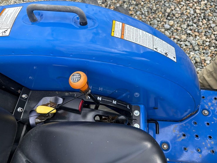 new-holland-workmaster-35-image-16