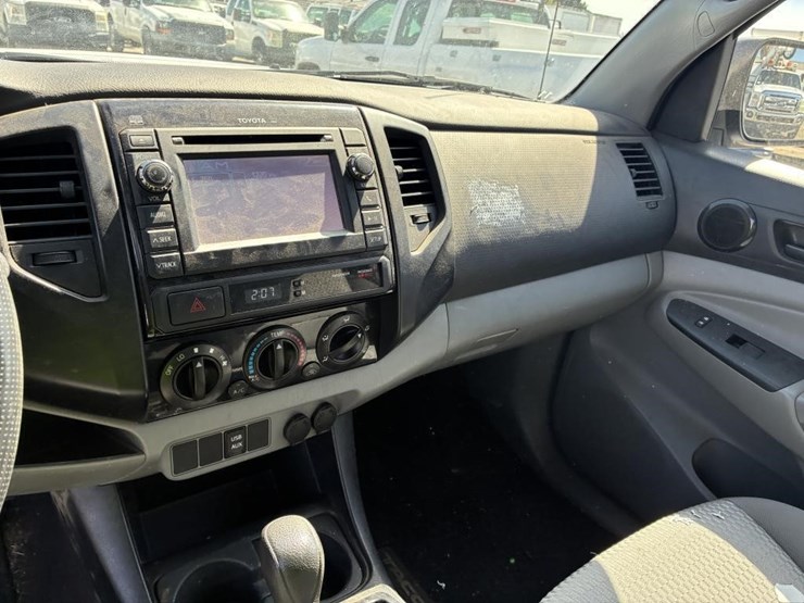 2013-toyota-tacoma-image-16