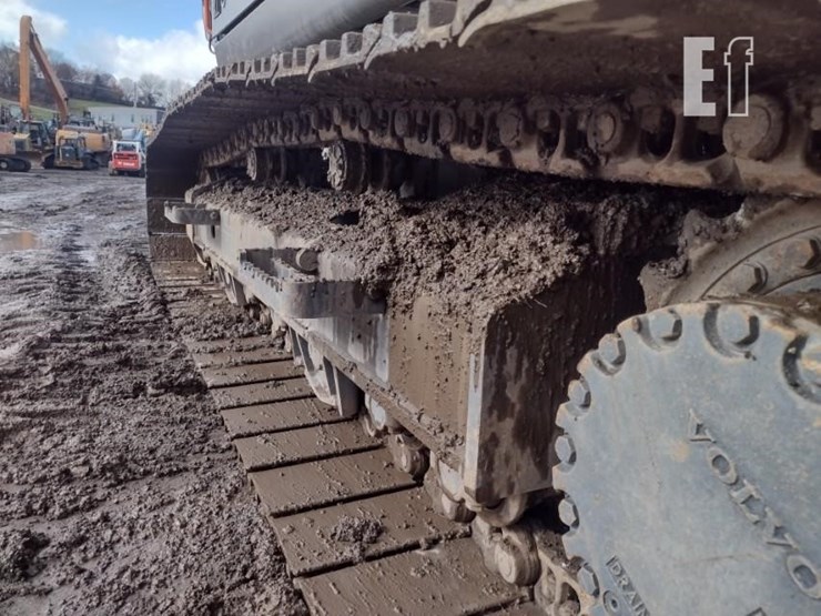 2020-volvo-ec220e-lr-image-34