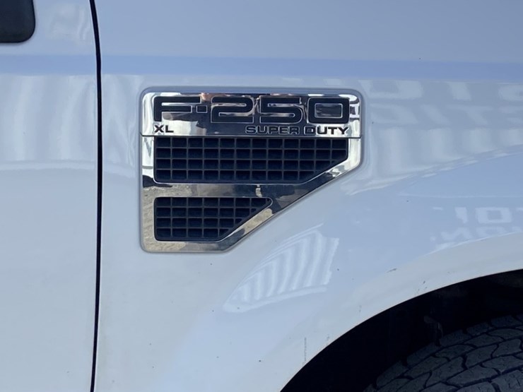 2010-ford-f250-xl-image-10