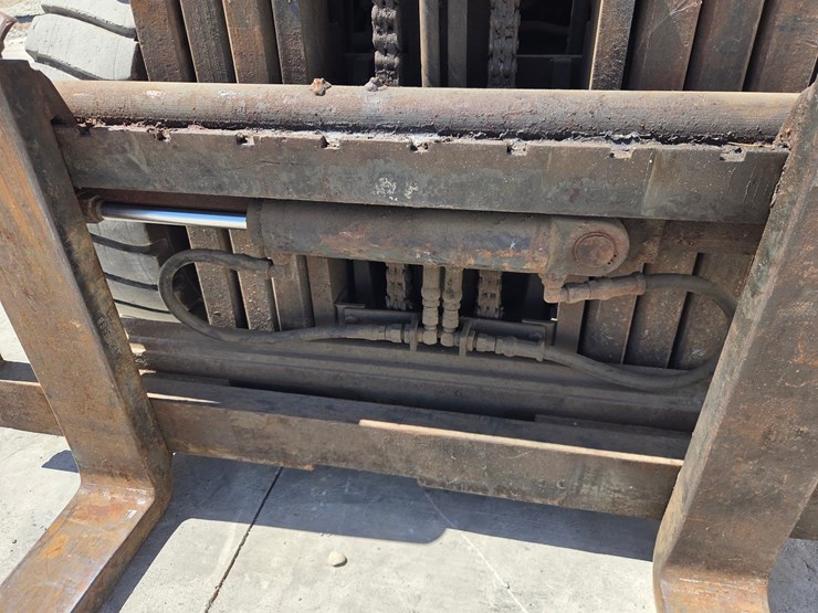 komatsu-fg25t-11-image-11