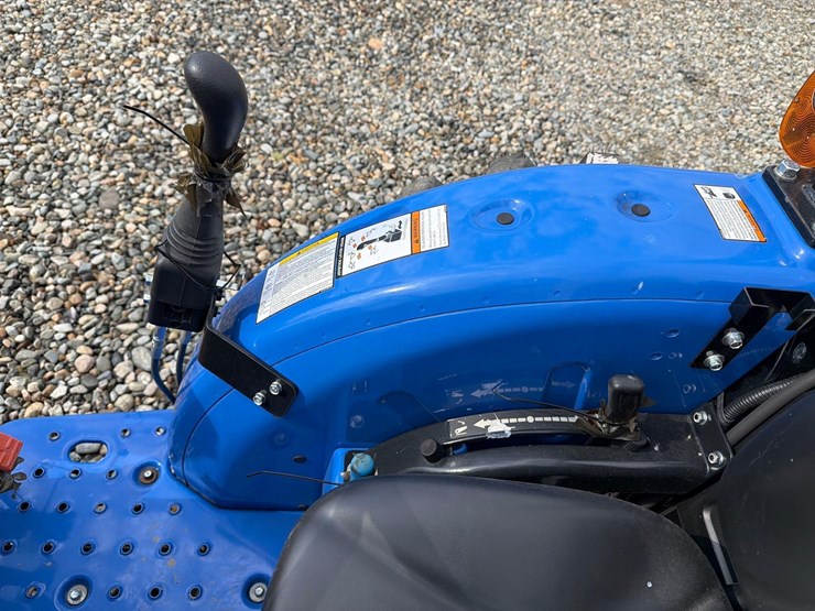 new-holland-workmaster-35-image-15