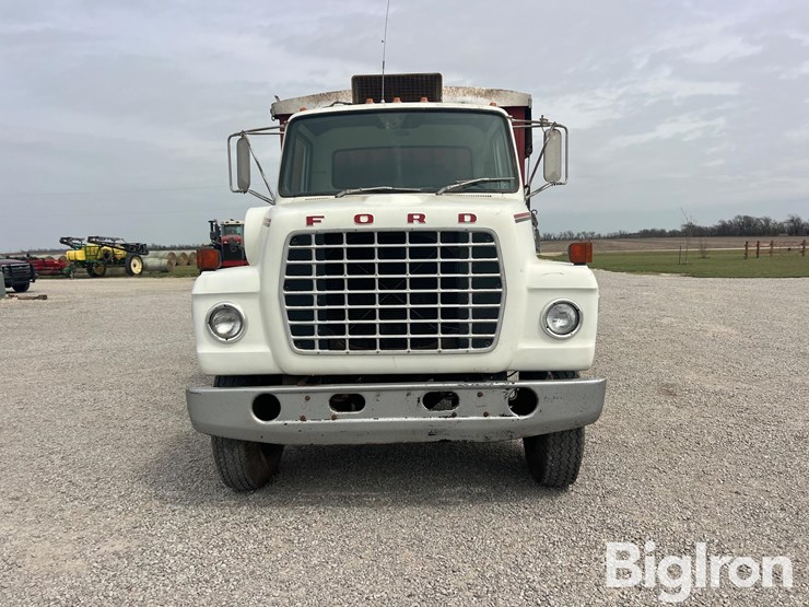 1977-ford-800-image-2