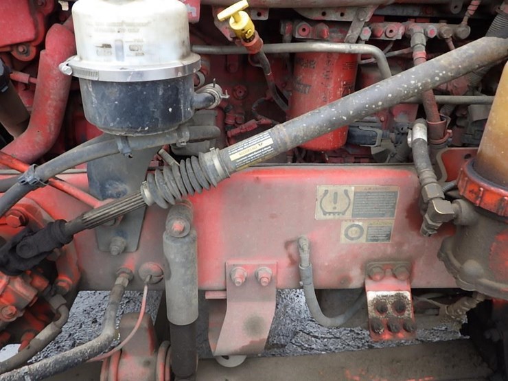 2016-peterbilt-3-axle-logging-truck-image-57