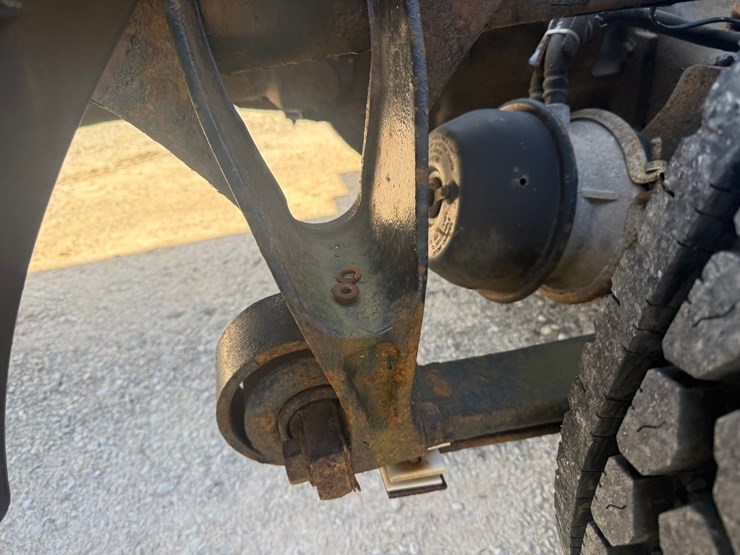 #1262-•-2004-international-9400i-6x4-sleeper-cab-truck-tractor-image-36