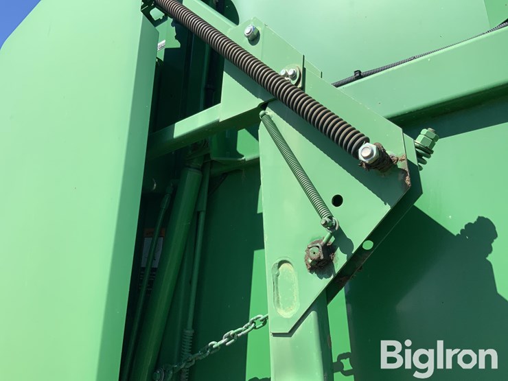 2010-john-deere-568-image-19