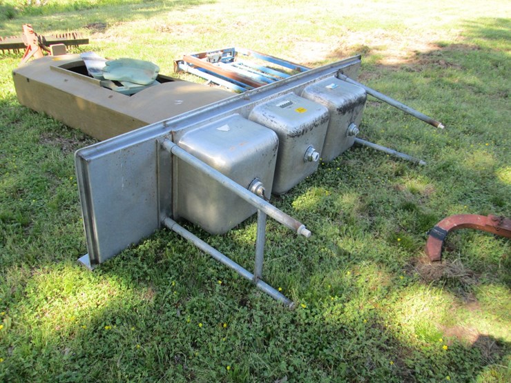 #36717-•-triple-compartment-stainless-steel-sink-image-2