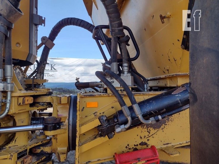 2019-caterpillar-745-image-19