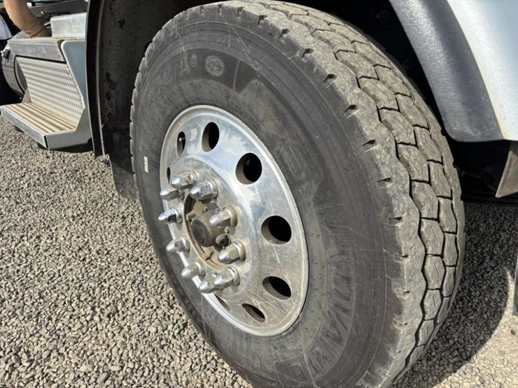 2018-peterbilt-367-image-16