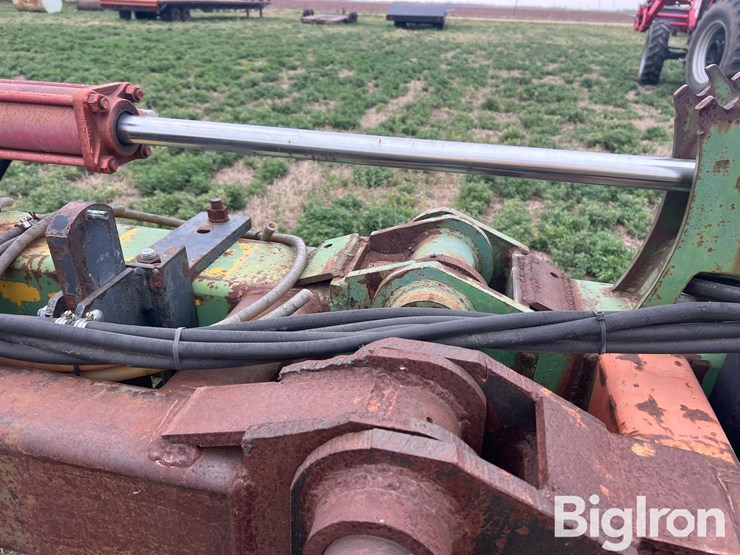 16r30-strip-tiller-image-11