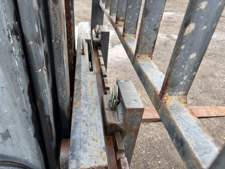 clark-cdp40-forklift-image-12