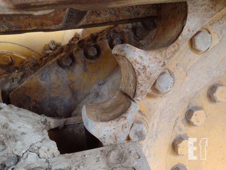 2013-deere-700k-lgp-image-16