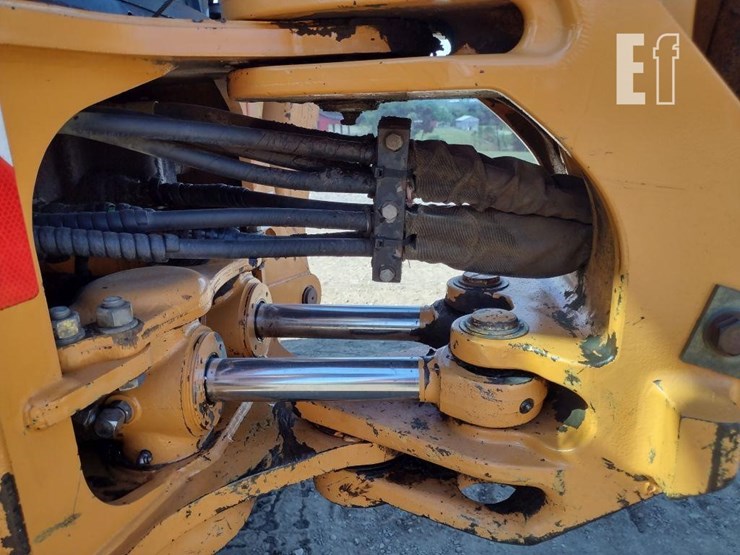 case-580m-turbo-image-36