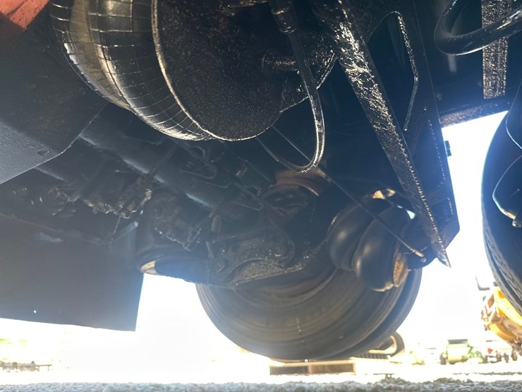 2012-international-7600-image-52