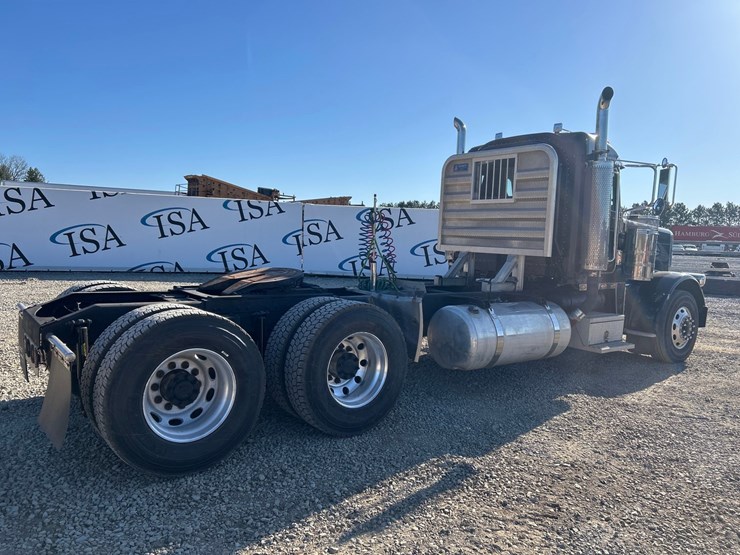 peterbilt-388-image-5