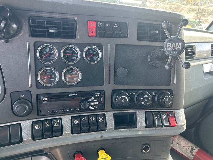 2018-kenworth-t680-image-66