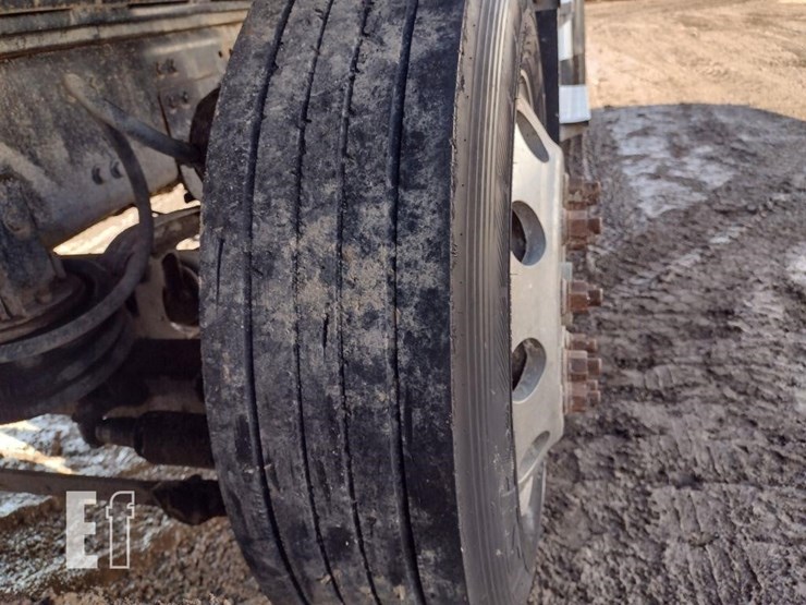 2012-freightliner-122sd-image-28