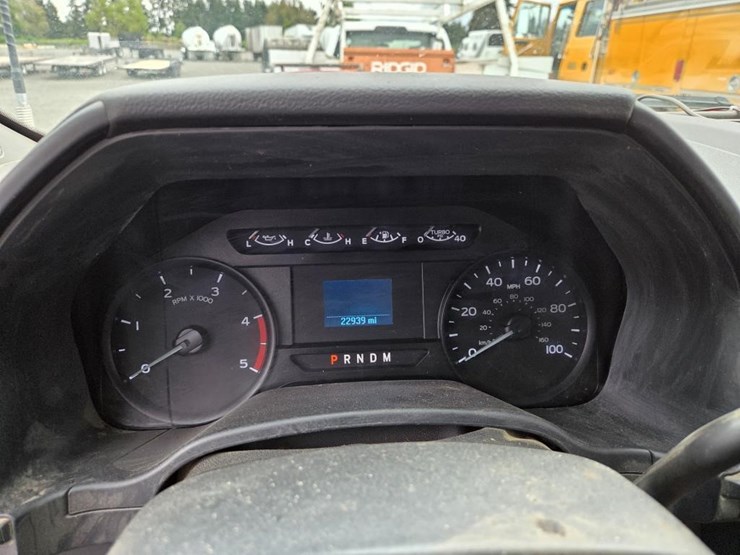 2022-ford-f550-image-9