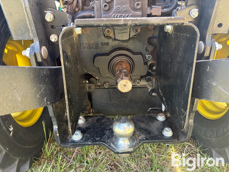 2013-john-deere-1025r-image-16