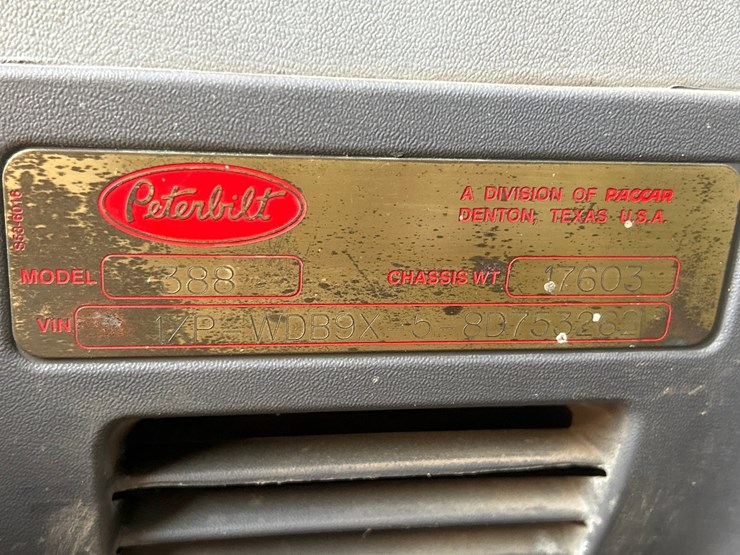 peterbilt-388-image-82