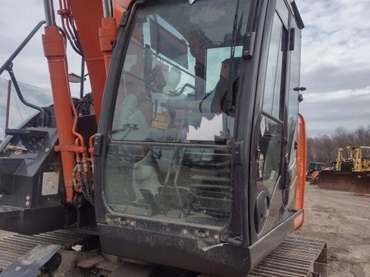 2018-hitachi-zx135us-6-image-18