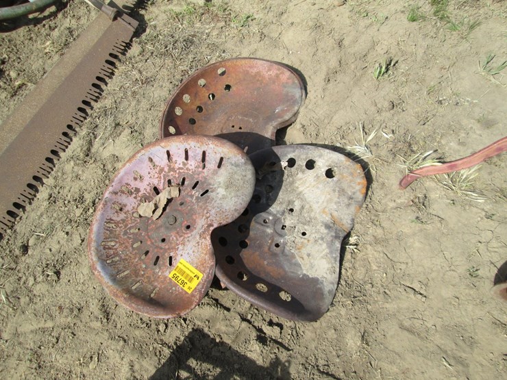 #36795-•-lot-of-(3)-tractor-seats-image-2
