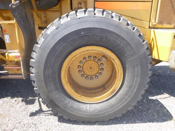 2005-deere-624j-image-36