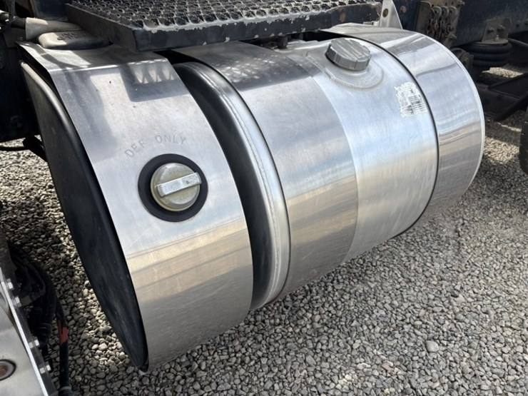 2019-kenworth-t880-image-21