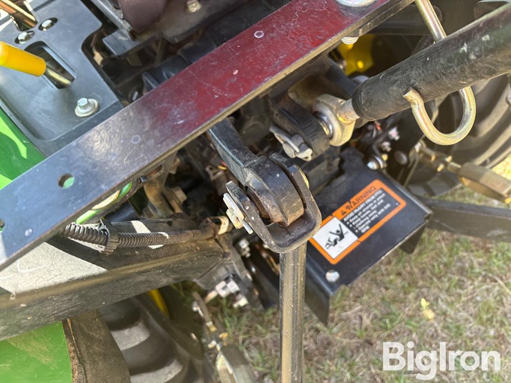 2013-john-deere-1025r-image-11