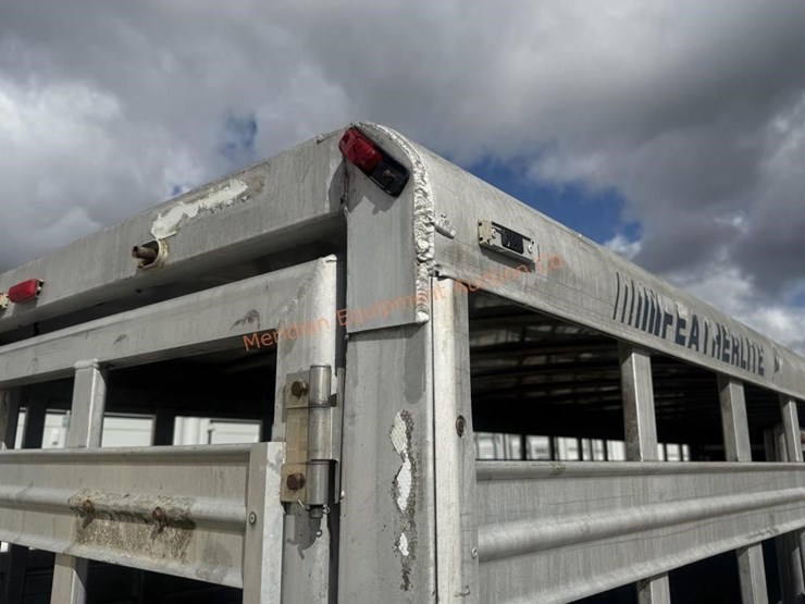 1996-featherlite-8120-image-9