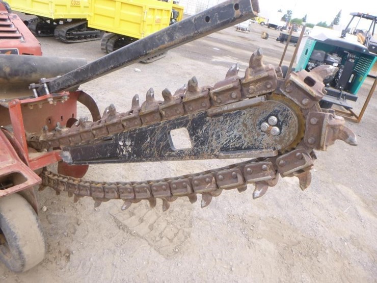 2011-ditch-witch-rt24-image-10