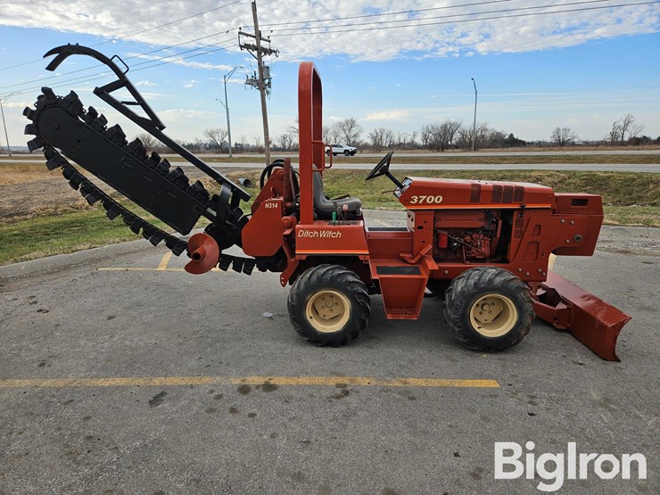 2002-ditch-witch-3700dd-image-4