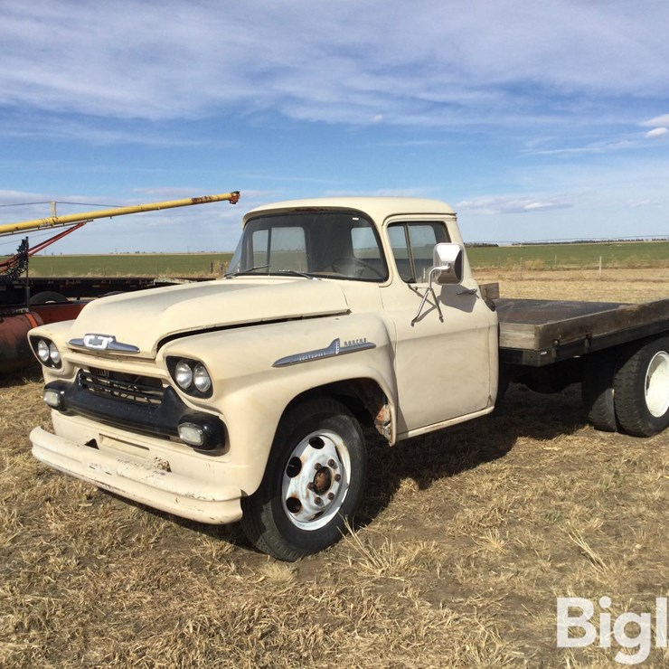1958 CHEVROLET APACHE