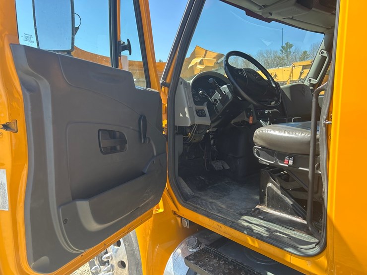 2013-international-durastar-4300-image-57