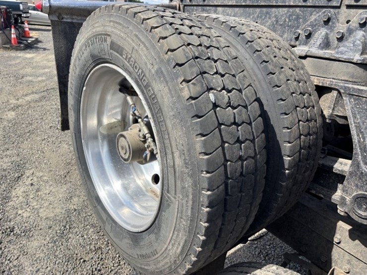 2000-peterbilt-378-image-47