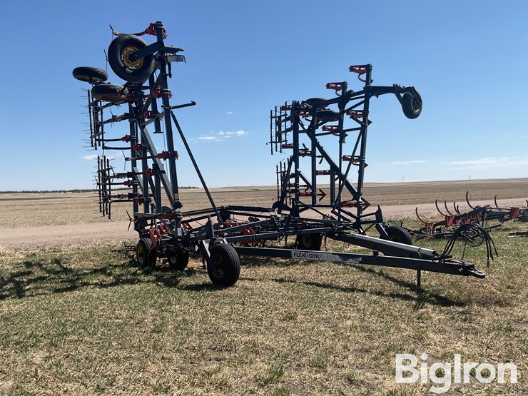 flexi-coil-c820-field-cultivator-image-3