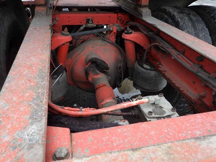 2016-peterbilt-3-axle-logging-truck-image-35