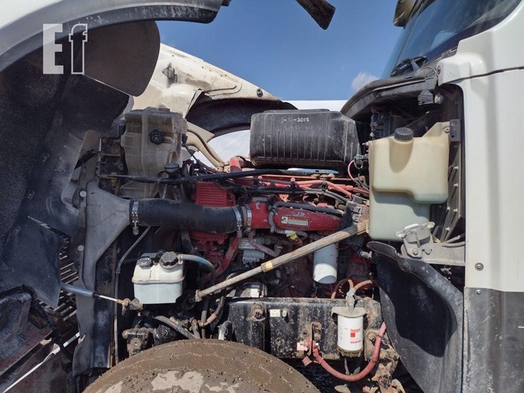 2012-freightliner-122sd-image-21