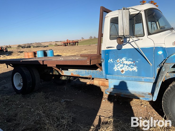 1976-international-1600-s/a-flatbed-truck-image-4