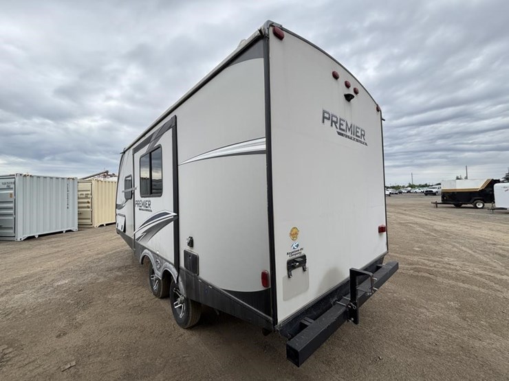 2020-premier-bl19fbpr20-travel-trailer-image-4