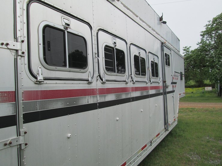 #46187-•-1990-featherlite-g1108-46'-s/a-aluminum-horse-trailer-1fpl38105la912062-image-25