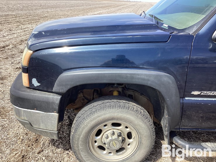 2005-chevrolet-silverado-2500-image-19
