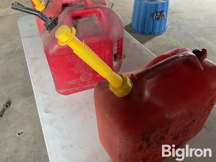 poly-fuel-cans-image-10