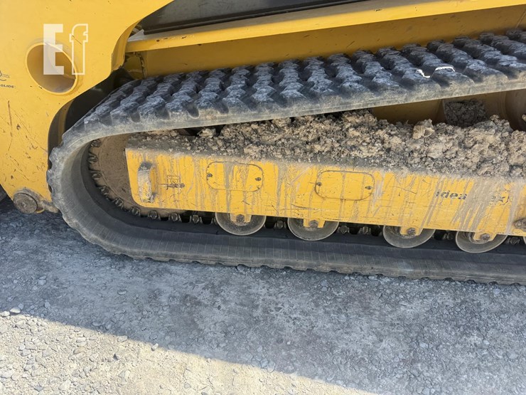 2019-gehl-vt320-image-11