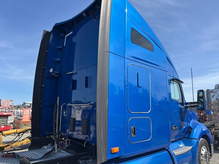 2018-kenworth-t680-image-23