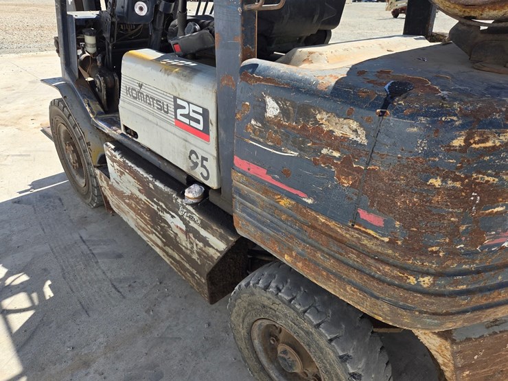 komatsu-fg25t-11-image-21