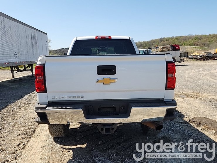 2017-chevrolet-silverado-2500hd-image-14