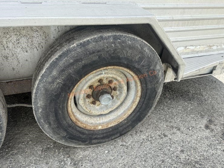 1996-featherlite-8120-image-17