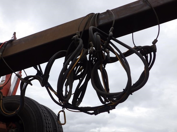 2016-peterbilt-3-axle-logging-truck-image-17