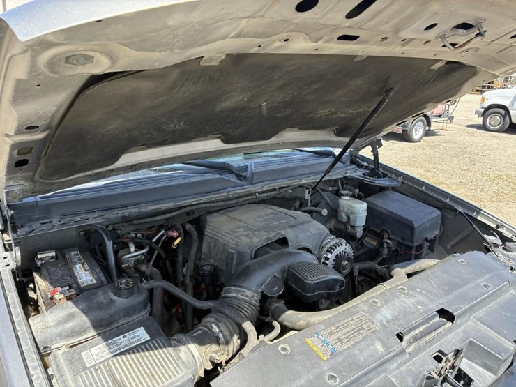 2007-chevrolet-suburban-image-7